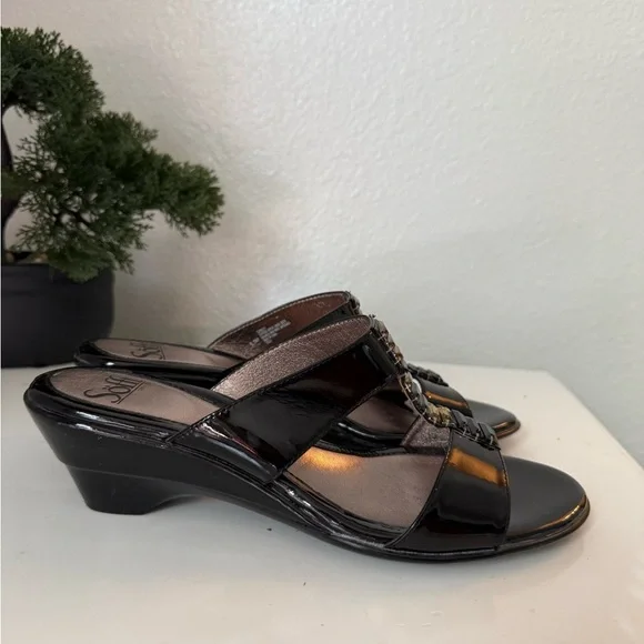 Sofft Women's Black Patent Sandals with Gold Accents - Picture 3 of 6